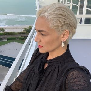 Meet your Posher, Lina